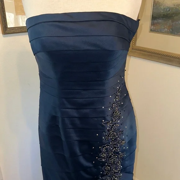 YSA MAKINO Elegant Navy Strapless Beaded Evening Gown Size 4/6 - Picture 7 of 16
